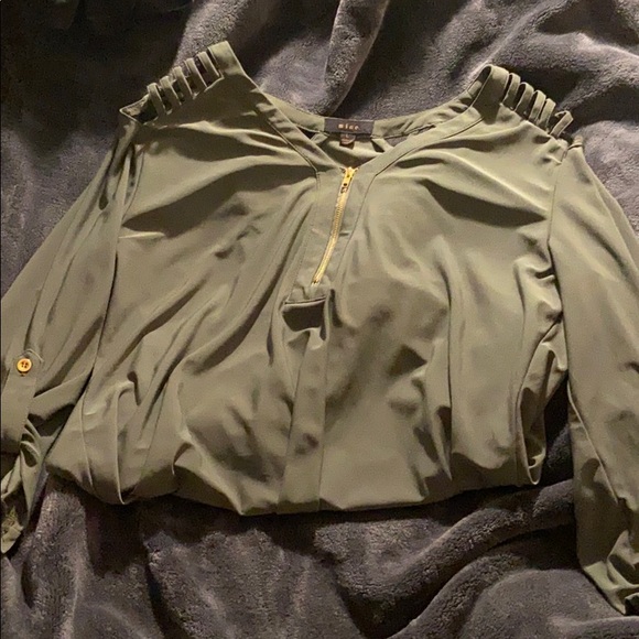 Green blouse - Picture 1 of 5